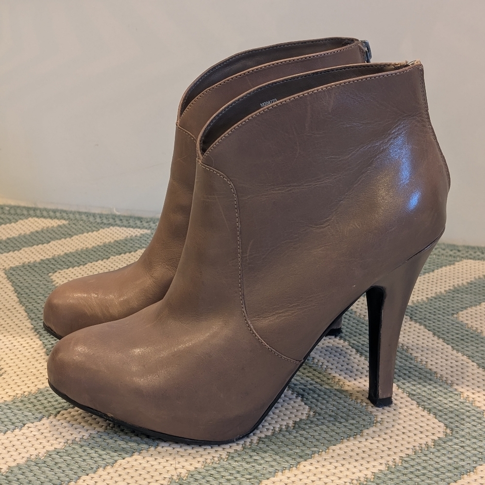 ...me too heeled leather booties size 8.5